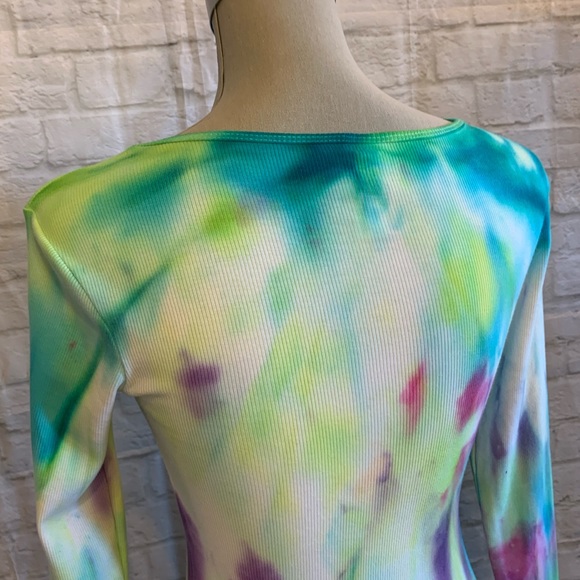 4/$30 🌺 H&M | Custom Multi-Coloured Tie-Dye Top - Picture 6 of 8